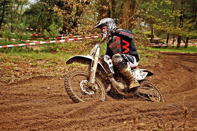 motocross-2233518_960_720.jpg