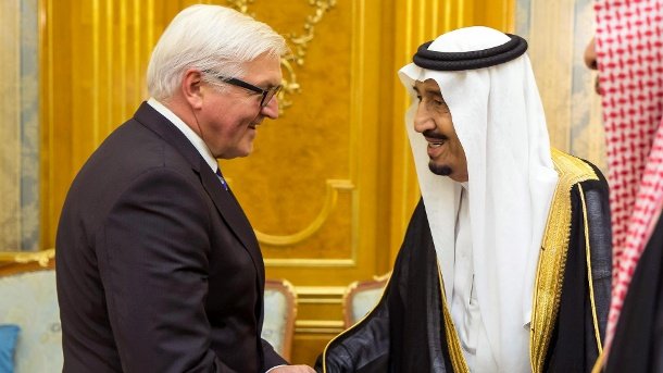 frank-walter-steinmeier-bei-einem-treffen-mit-dem-saudischen-koenig-salman-bin-abdulaziz-al-saud-.jpg