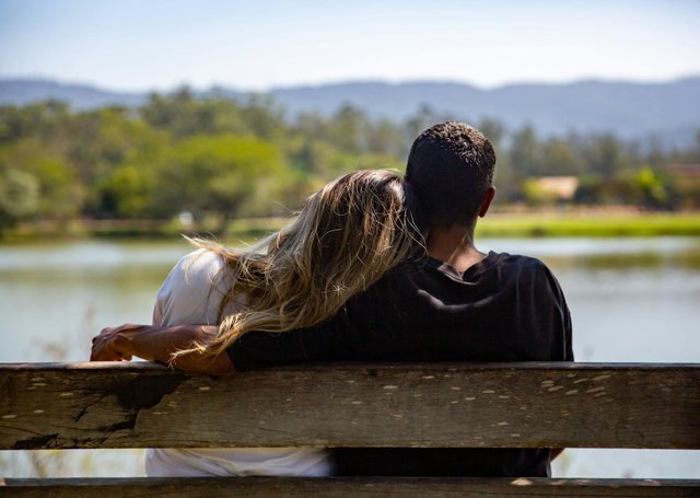 free-photo-of-romantic-couple-relaxing-by-sao-paulo-lake.jpeg