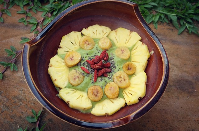 pineapple-banana-smoothie-bowl-3.jpg