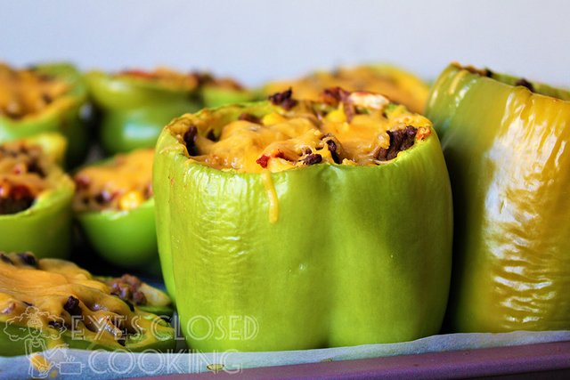 EyesClosedCooking-CheesyBeefStuffedBellPeppers---01.jpg