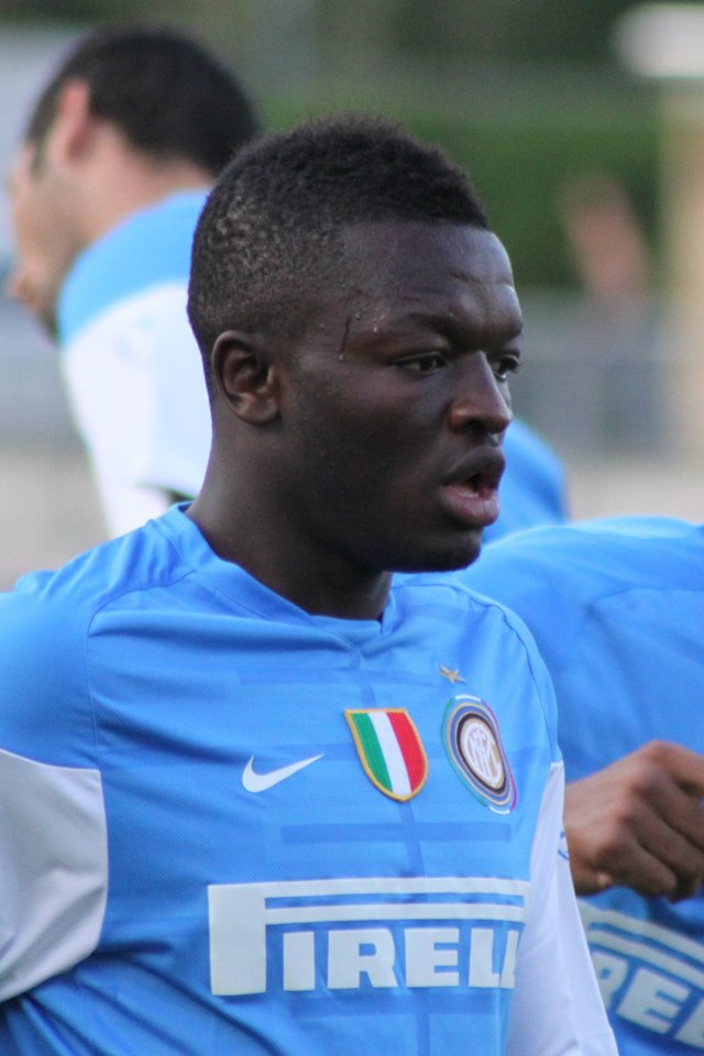 2000px-Sulley_Muntari_-_Inter_Mailand_(1).jpg