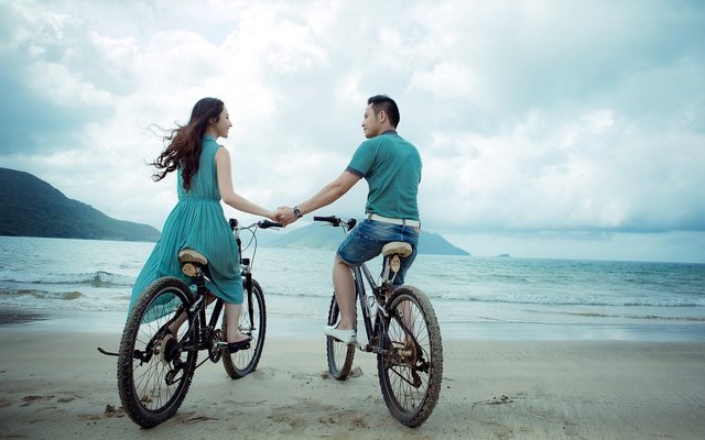 couple-g0eafe3467_1280.jpg