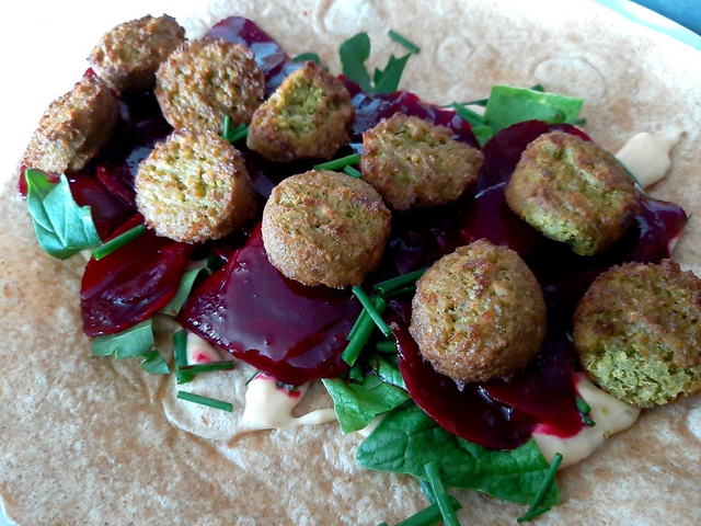 Playfulfoodie falafel wrap