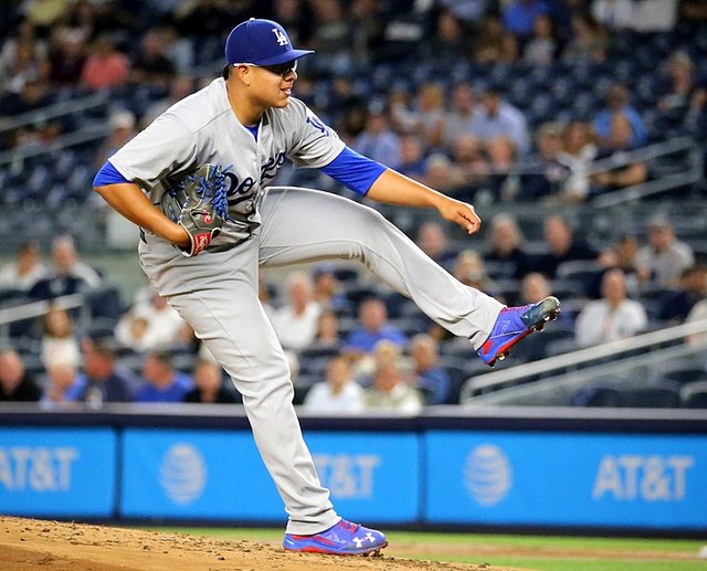 741px-Julio_Urías_pitching_against_Yankees_9-13-16_(7).jpeg