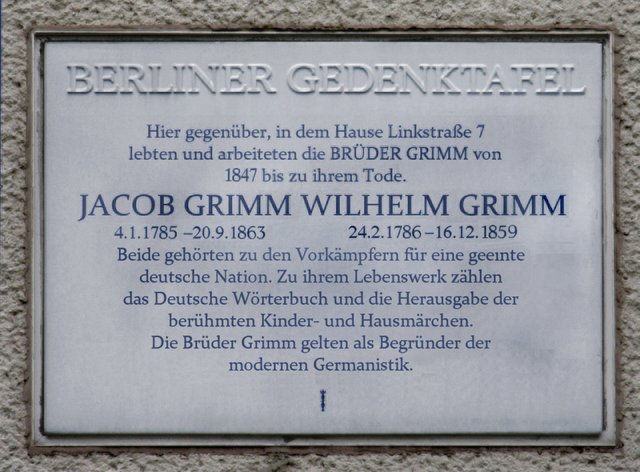 Gedenktafel_Alte_Potsdamer_Str_5_(Tierg)_Brüder_Grimm.jpg