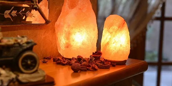 himmalayan-salt-lamp-ambiance-1500x750_grande.webp