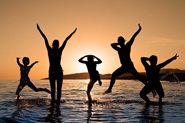 pngtree-silhouette-of-family-jumping-people-evening-happy-photo-image_32277956.jpg