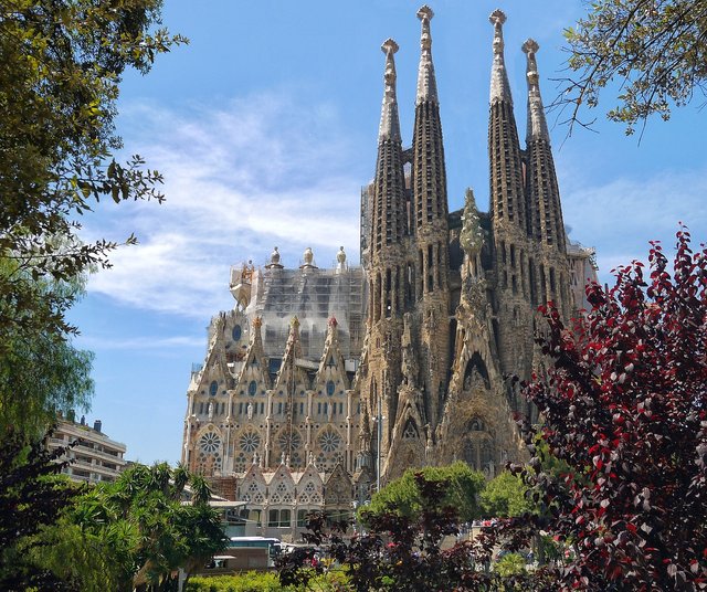 sagrada-familia-552084_1280.jpg