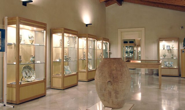 Campania-Benevento-Museo Civico e della Ceramica di Ariano Irpino.jpg