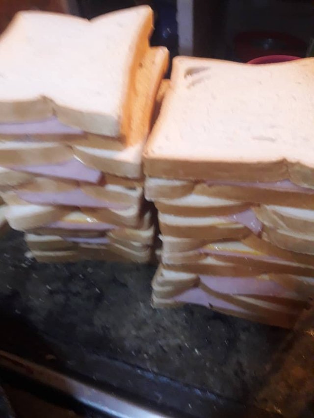 Sandwich de jamón y queso.jpg