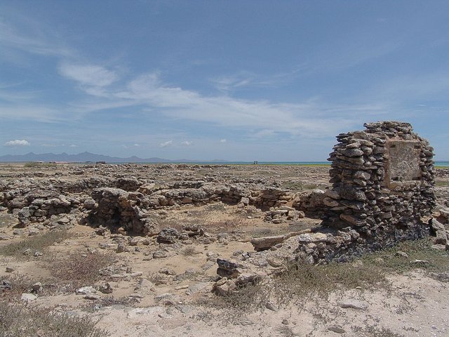 1024px-Ruinas,_Cubagua_Island_(7).jpg