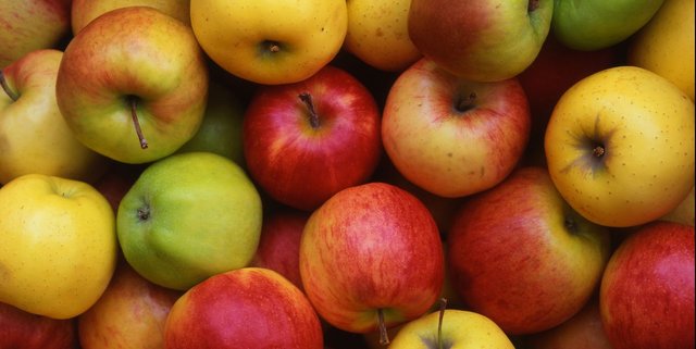 apples-at-farmers-market-royalty-free-image-1627321463.jpg