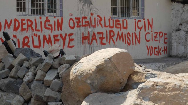 Cizre_nach-Ausgangssperre_September-2ß15_Frazljn_CC_BY-NC-SA_2-0_25648215104_11969a8007_k-BS-TB-Web.jpg
