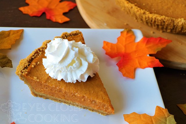 EyesClosedCooking_PumpkinPie_03.jpg