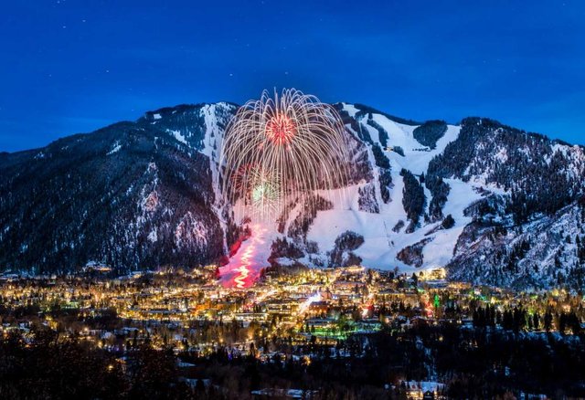 002_WinterskolFireworksoverAspenMountain.jpg