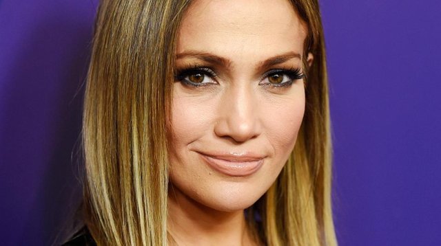 jennifer_lopez_sin_maquillaje_2_crop1527091271298.jpg_1834093470.jpg