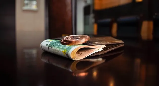 banknote-1396351__480.webp