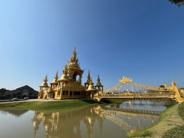 Wat Rong Khun7.jpg