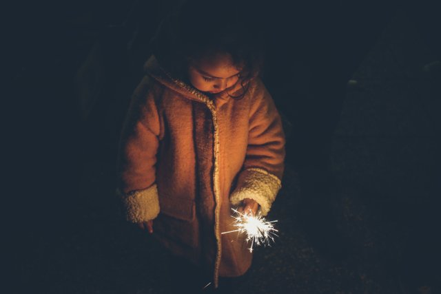 hand-light-sparkler-firework-child-darkness-child-holding-firework-sparkle-macro-photography-31000-2.jpg