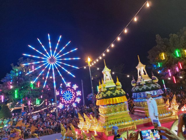 Loy Krathong parade6.jpg