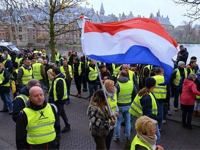 Dutch-Yellow-Vests-640x480.jpg