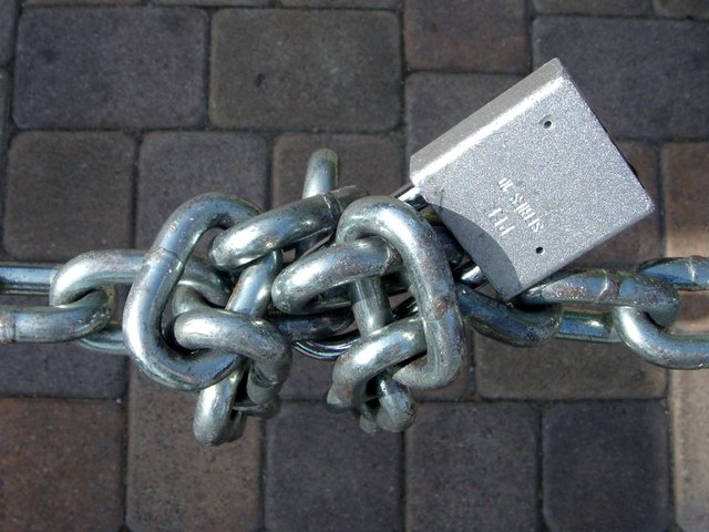 U-lock_Cadenas_Y_Candados_Libcom_org.jpg