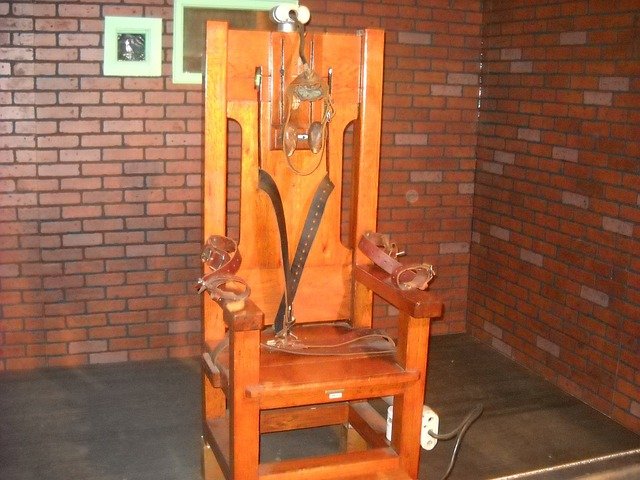 electric-chair-72283_640.jpg