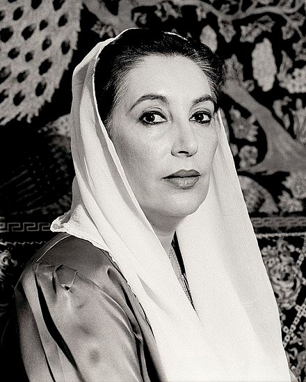 Oliver_Mark_-_Benazir_Bhutto,_Dubai_2006_(cropped).jpg