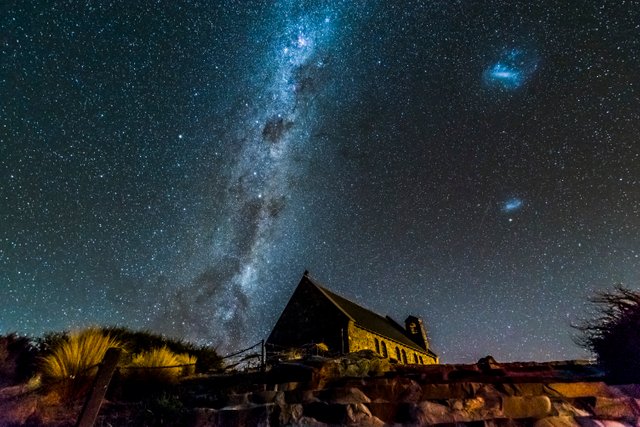 brown-and-green-house-under-clear-night-sky-2745254.jpg