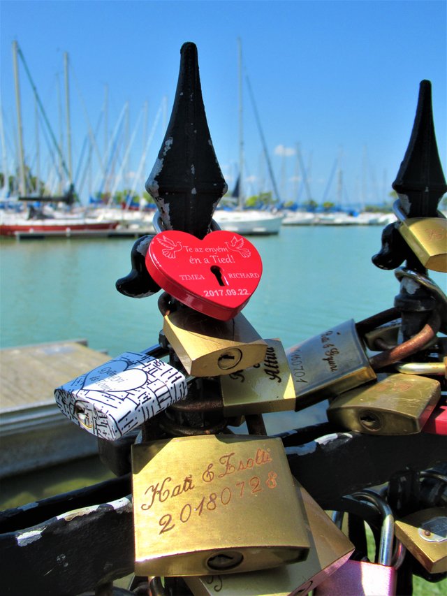 BalatonlellePadlocks.JPG