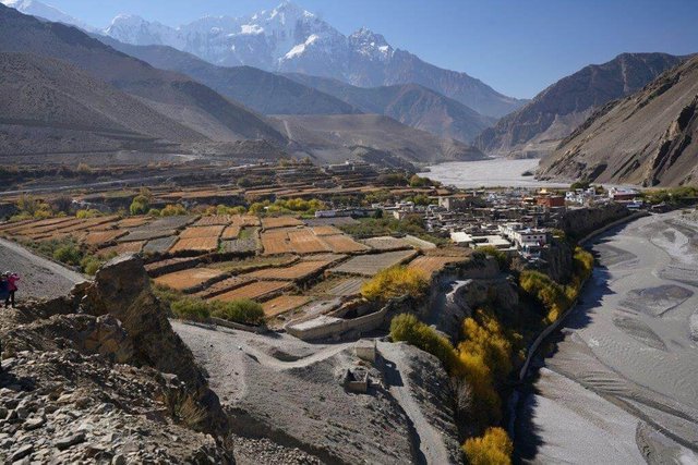 scenic-mountain-path-jomsom-muktinath-trek.jpg