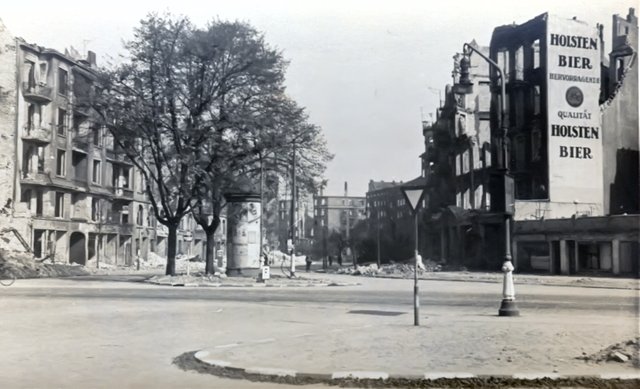 31.Eimsb-Marktpl.-Heußweg-n.d.Angriff_Juli_1943.jpg