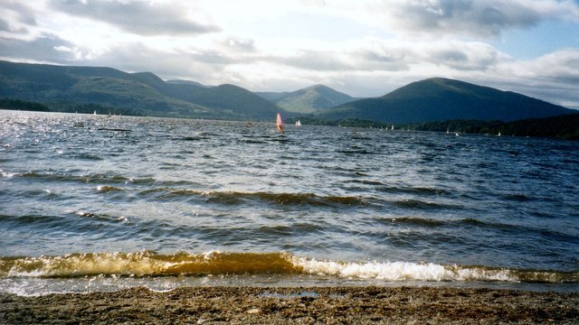 Windsurfing, Loch Lomond cropped.jpg