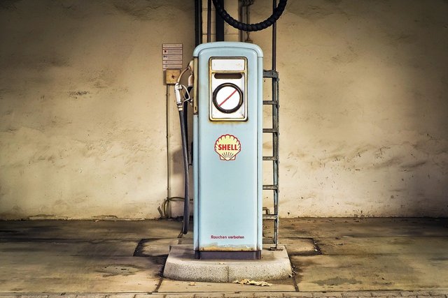 gas-pump-gbee83292b_1280.jpg