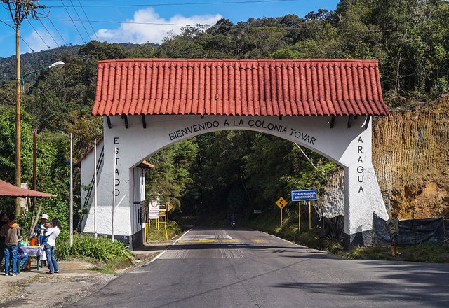 1-1024px-Entrada_Colonia_Tovar.jpg