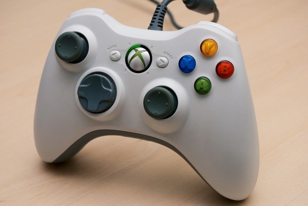 Xbox_360_wired_controller_1.jpg