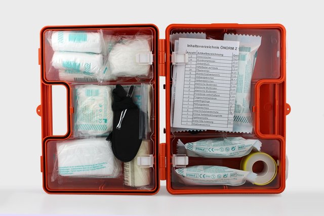 first-aid-kit-4535157_1280.jpg
