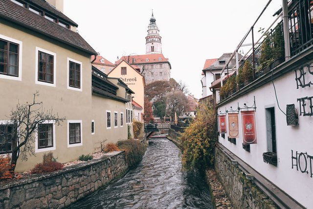 Cesky-krumlov-Czech-Republic-Thepictureguide-DanaeMonaco-7-5bea54a0d019a__880.jpg