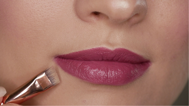 How to apply lipstick with lip liner_-clean up-melissavandijkmakeuptutorials.png