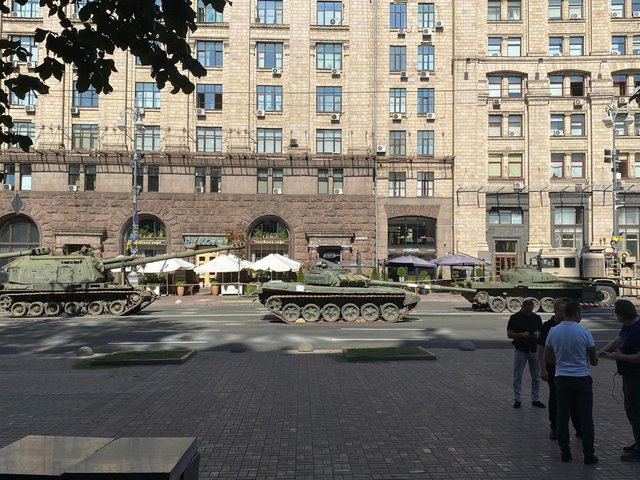 Знищена російська техніка 17 виставка на Хрещатику.jpg