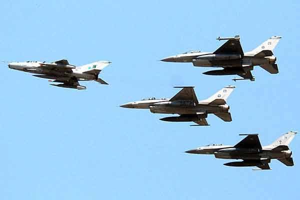 pm-nawaz-sharif-at-sargodha-airbase-to-witness-paf-high-mark-air-exercises-1513927459-3041.jpg