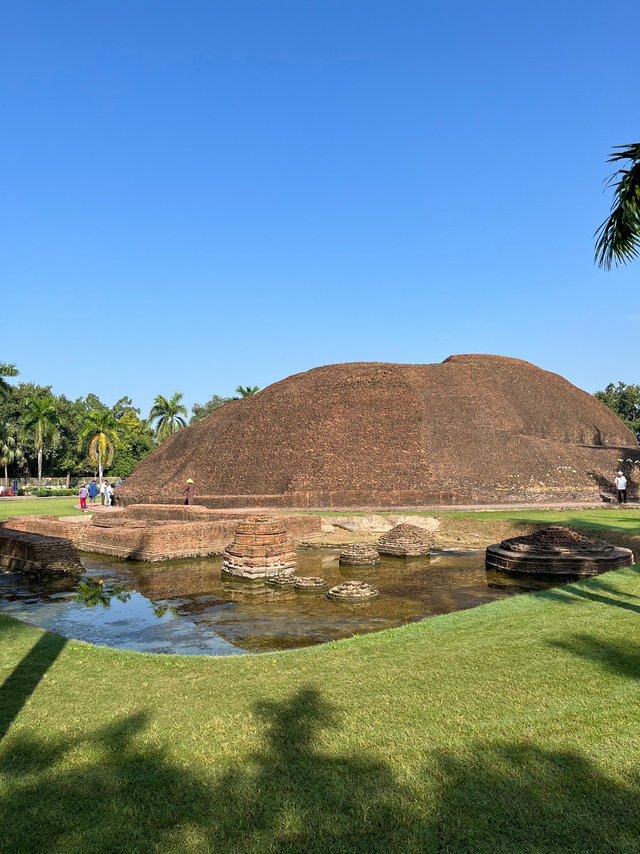 Makutapanthana Chedi2.jpg