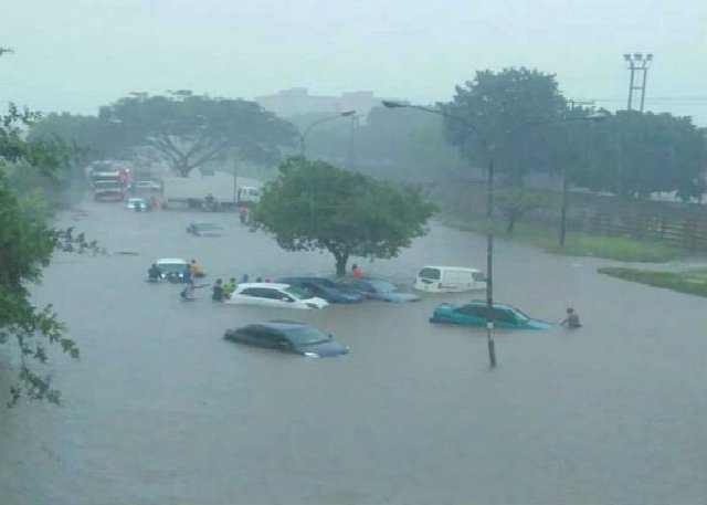 Inundaciones-en-Turmero-estado-Aragua-700x500.jpg