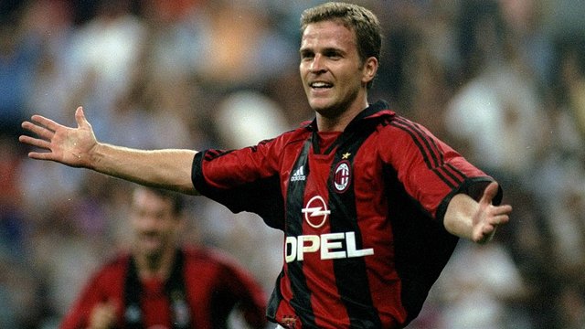 1024px-Oliver_Bierhoff_-_Milan_AC_(Trofeo_Berlusconi_1998).jpg