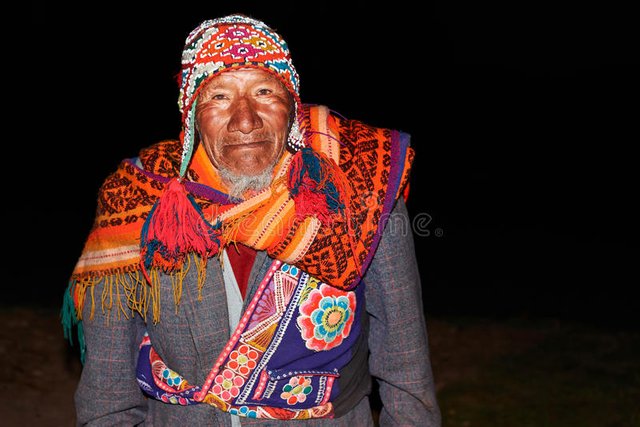 viejo-hombre-peruano-nativo-92084997.jpg