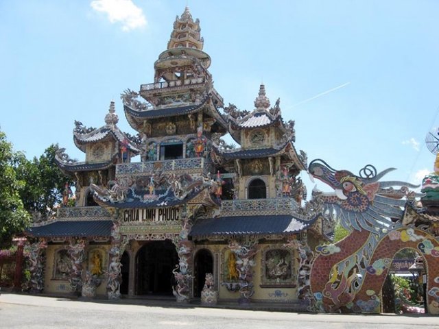 3 Linh_Phuoc_Pagoda-768x576.jpg