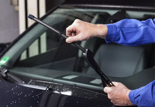 6 Simple Ways to Take Care of Your Car Windshield.jpg