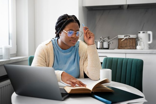 medium-shot-woman-with-laptop-home_23-2150170911.jpg