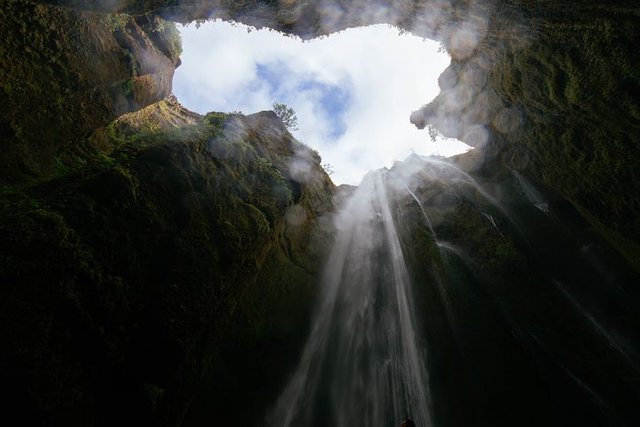cave-1149023__480.jpg
